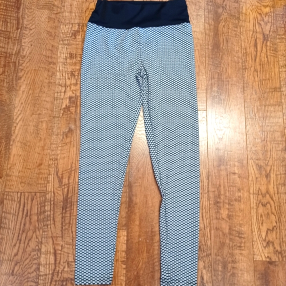 Shoactive "Tik Tok Famous" Leggings Black and White Women's Sz Medium NWOT